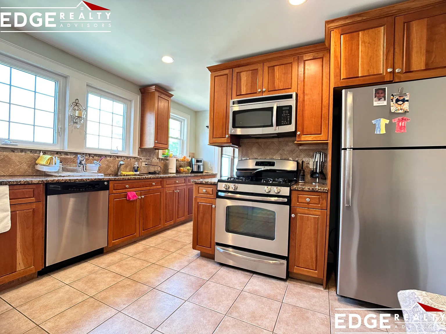 4 bed, 2500 sqft, $4,600 — Photo 1