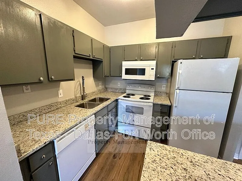 1 bed, 1.0 bath, 690 sqft, $1,200 — Photo 2