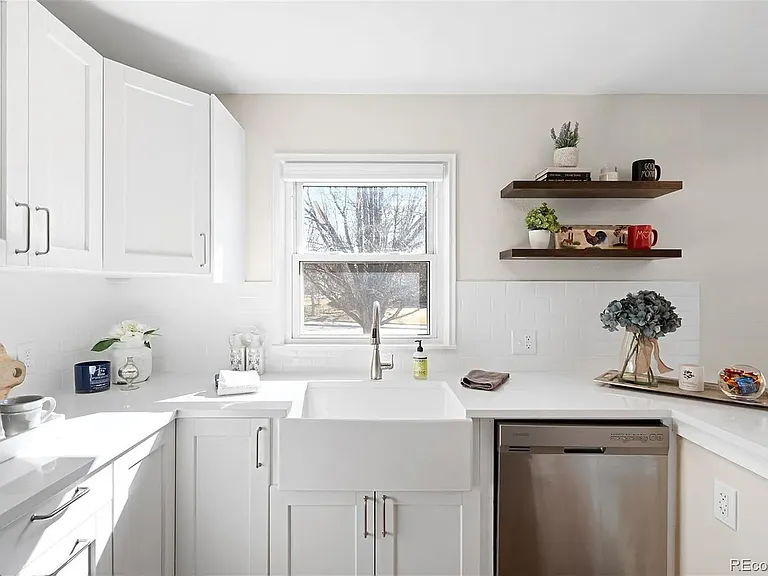 1615 S Elizabeth St — Photo 9