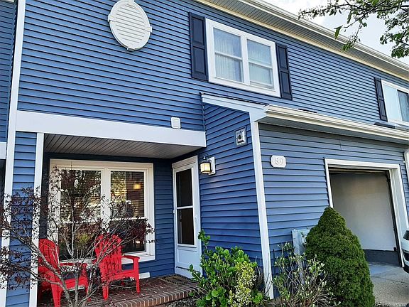 3rd image of 100 Baker Ct Unit 39