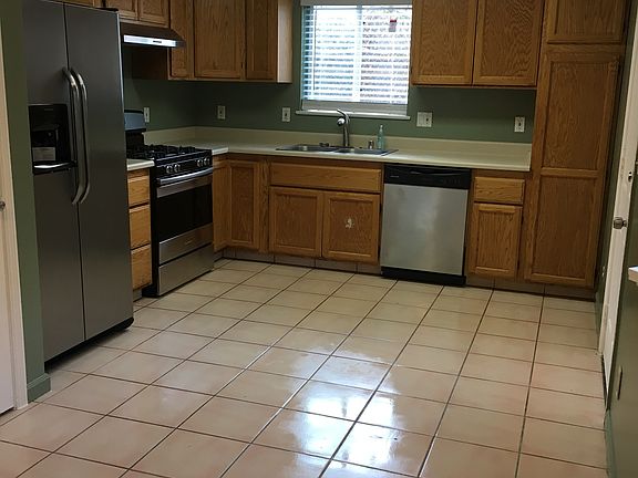 COZY KITCHEN WITH ALL NEW APPLIANCES!