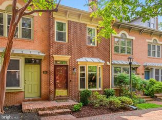 535 Colecroft Ct, Alexandria, VA 22314