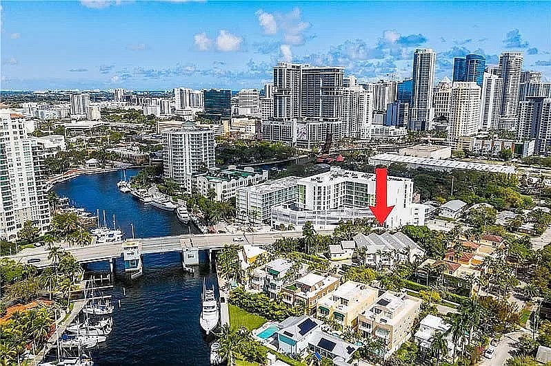 1st image of 460 SW 5th Ave #4