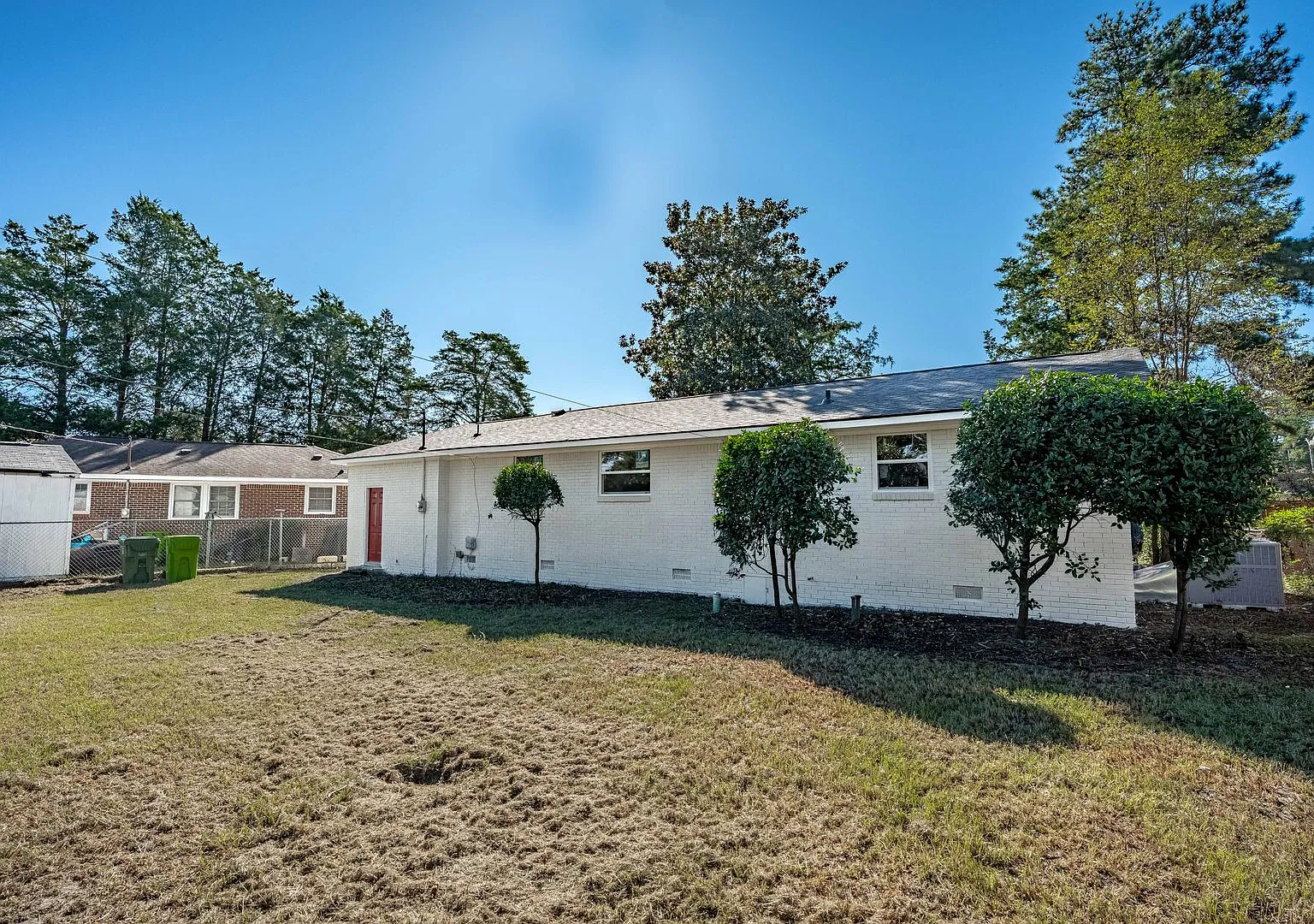 Beautifully Updated 3-Bedroom Home with Fenced Backyard Northeast Columbia! — Photo 2