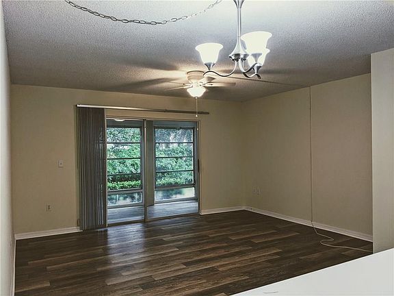 3rd image of 835 18th St