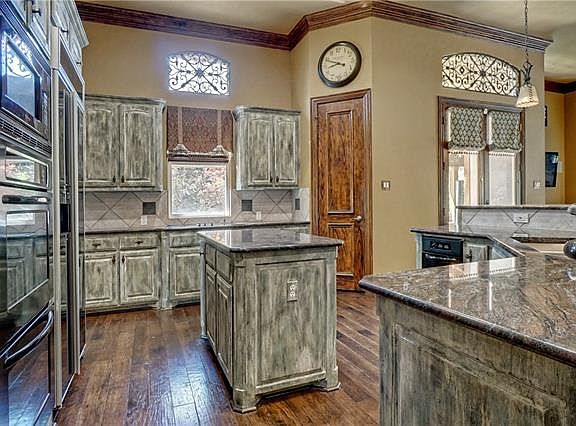 3rd image of 602 Chandon Ct