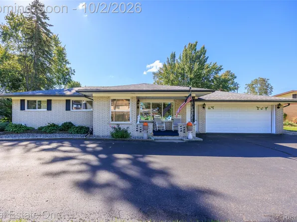 6056 Pinetree Dr, Shelby Township, MI 48316