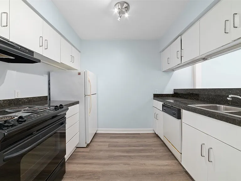 3300 Yorktown St #26 — Photo 11