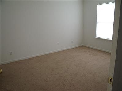 5th image of 4491 Connaught East Dr