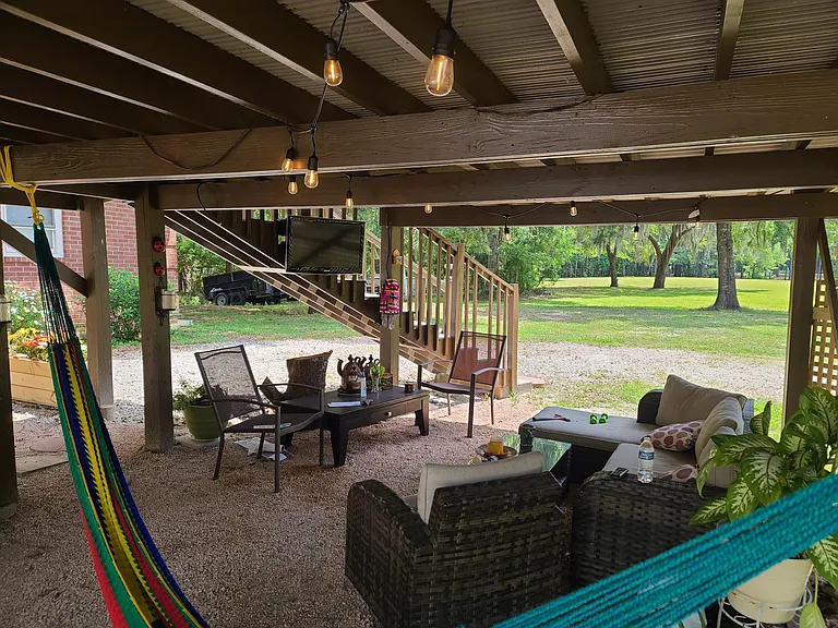 outdoor shared spaces

the outdoor living room