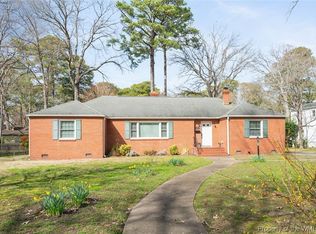 22 Pin Oak Rd, Newport News, VA 23601