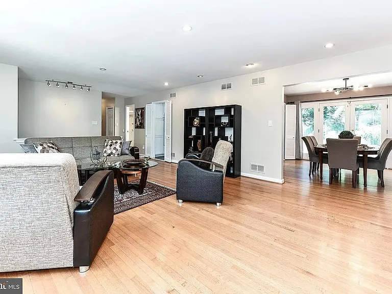 3806 N Wakefield St — Photo 3