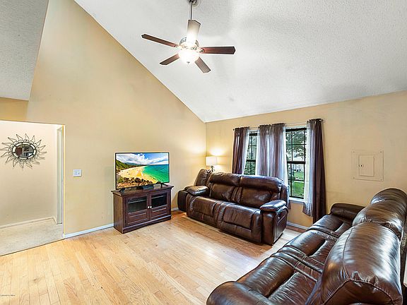 3rd image of 1501 Jasmine Ct