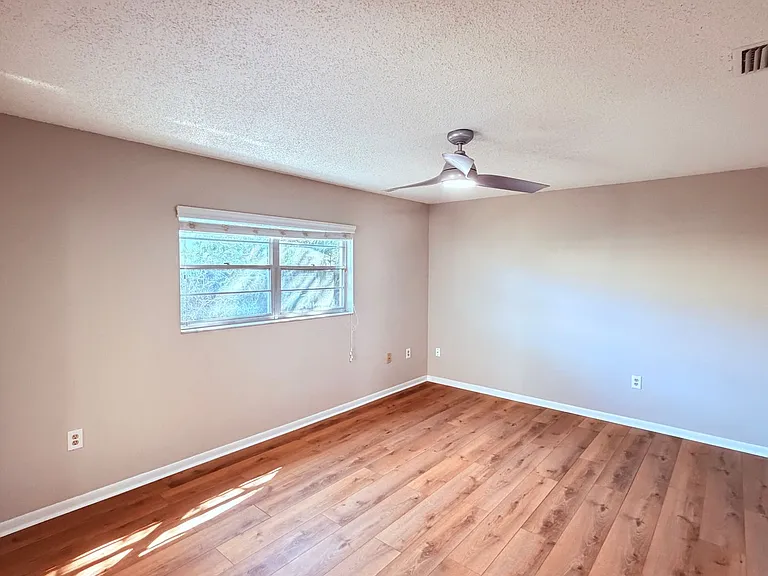 10609 Wyndcliff Dr — Photo 12