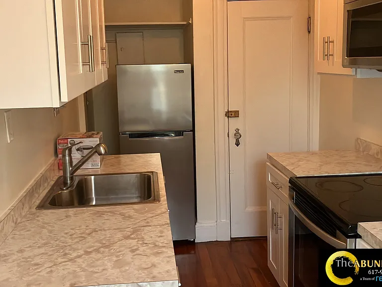 4 Washington Ave #5 — Photo 9