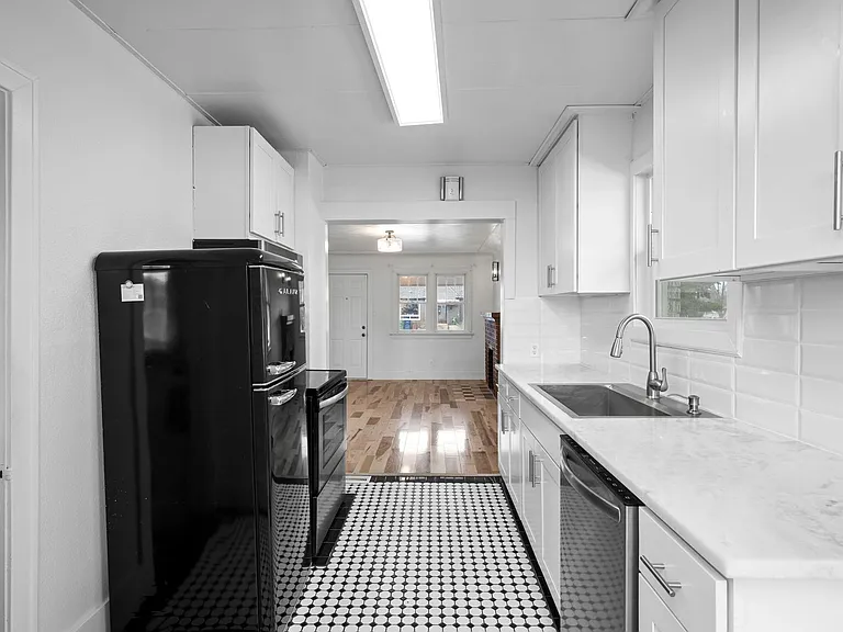 2618 N Ash St — Photo 1