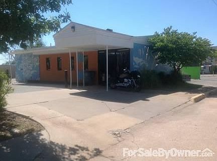 1st image of 806 SW D Ave