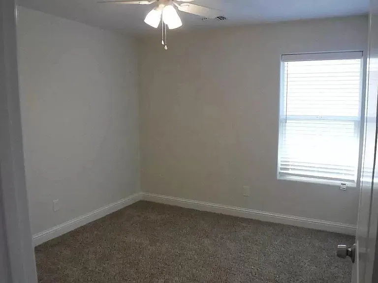 812 N Broughton St — Photo 12