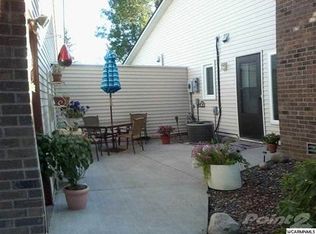 9328 Ranchview Ln N, Maple Grove, MN 55369