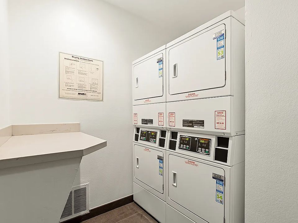 Package Lockers & Bike Storage
(Amazon Hub Lockers)