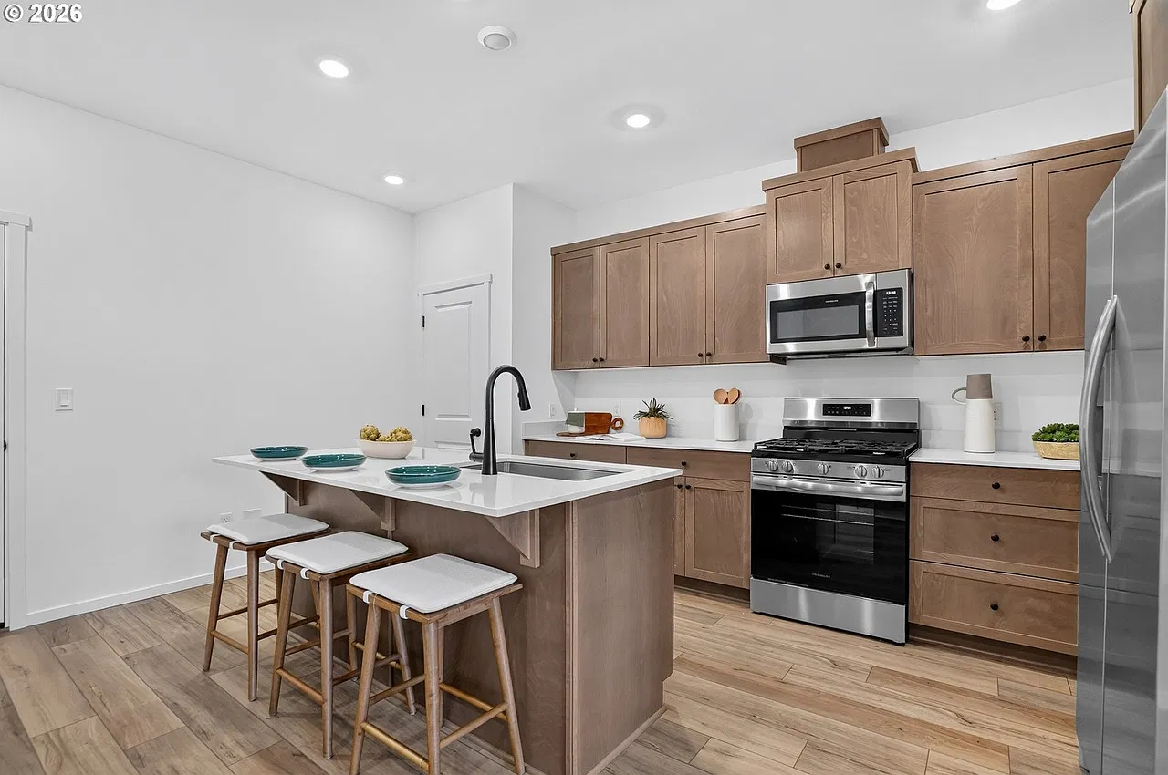 3 bed, 2.5 bath, 1414 sqft, $2,350 — Photo 4