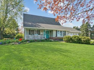 W275N9225 Lake Five Rd, Hartland, WI 53029