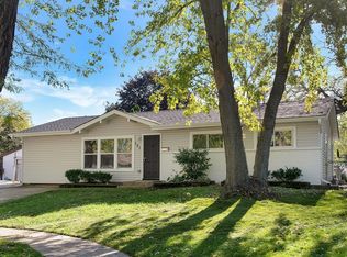 121 Egan Ct, Streamwood, IL 60107