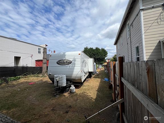 3rd image of 1209 S Cushman Avenue