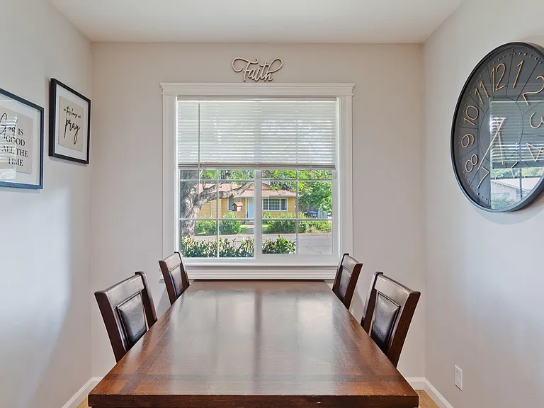 2384 Saturn Skyway — Photo 7