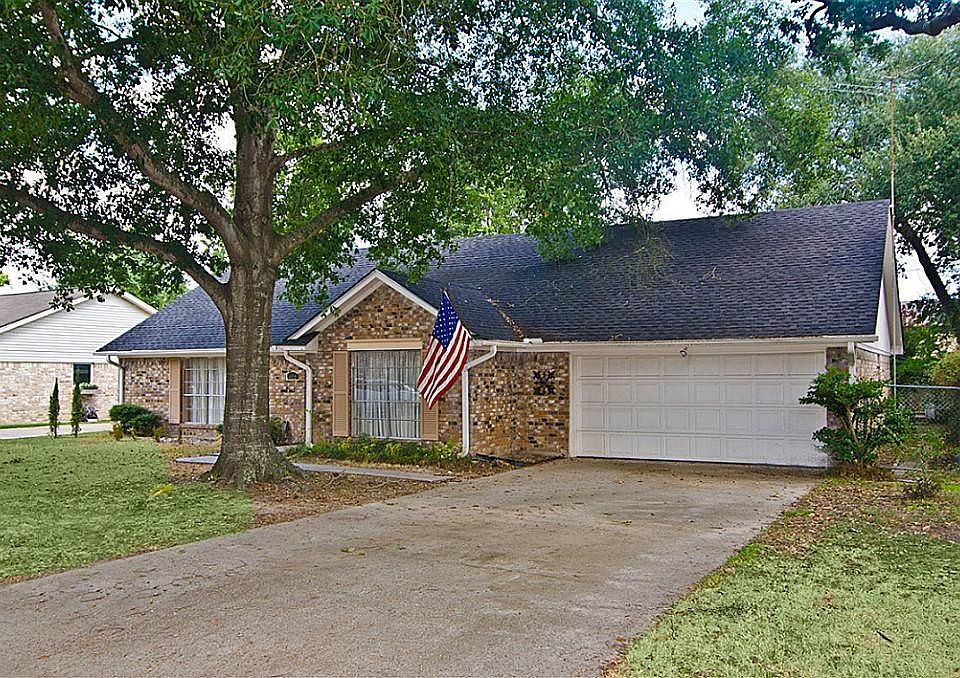 1st image of 406 N Pecan Dr