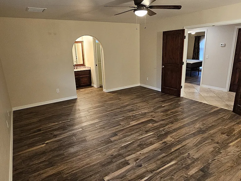 236 W Waltann Ln — Photo 21