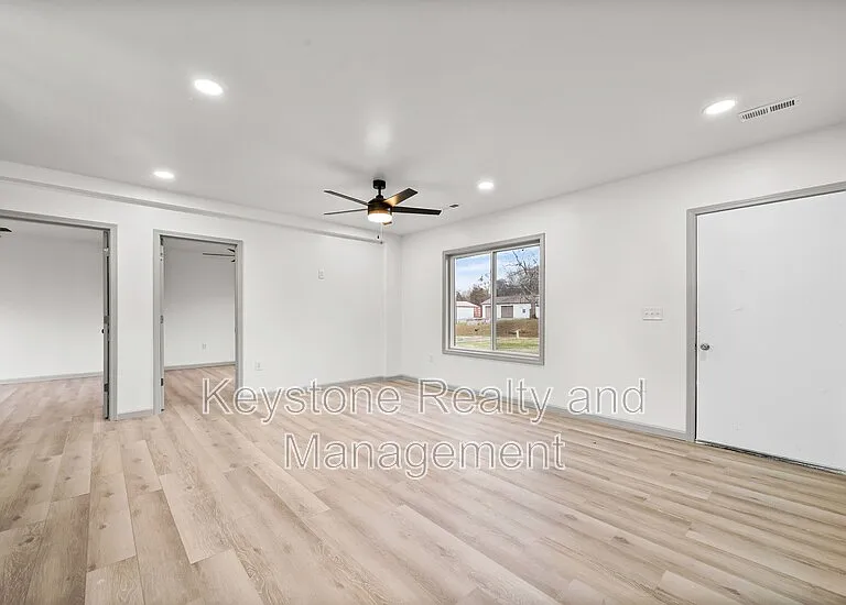 225 Military Rd — Photo 4