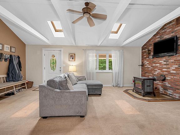 3rd image of 31 Leonard Drive