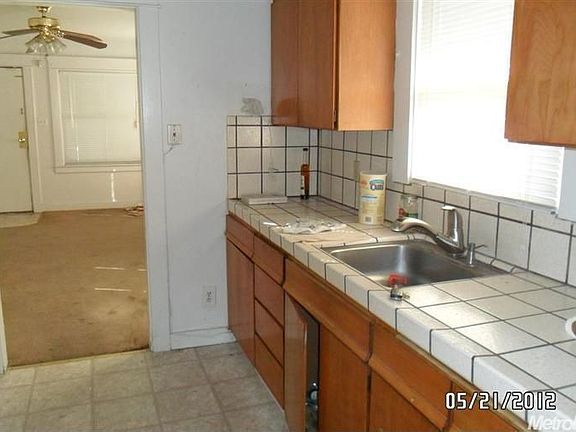 3rd image of 124 E Adams St