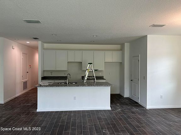 3rd image of 3163 Bengal Dr