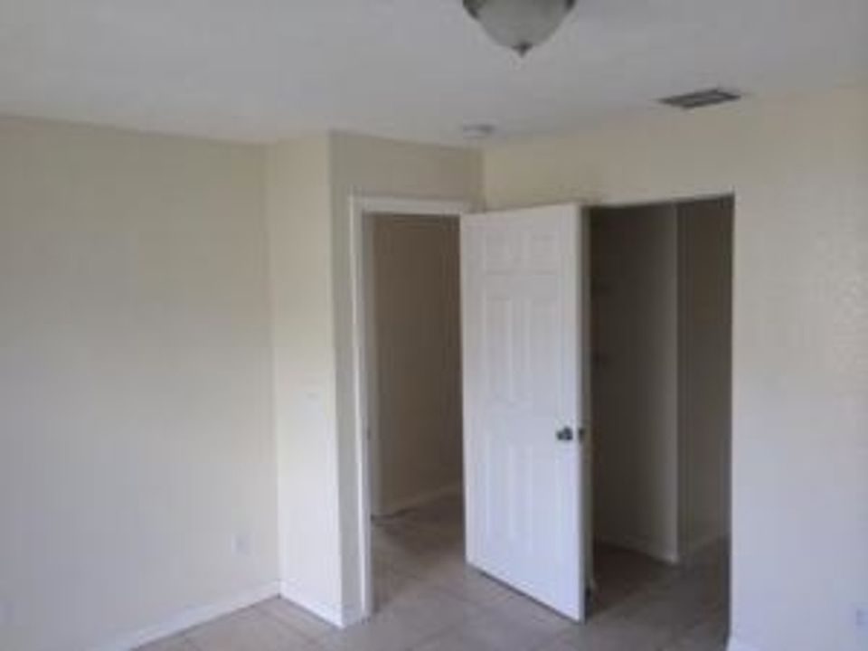 2nd image of 537 E Ridge Cir N