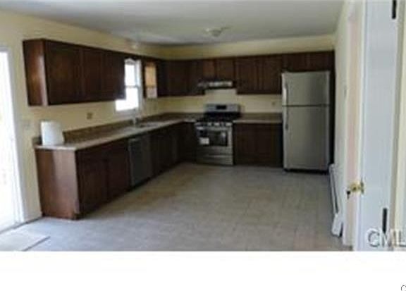 3rd image of 588 Lincoln Ave