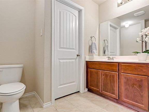 4th image of 1049 Sewell Dr