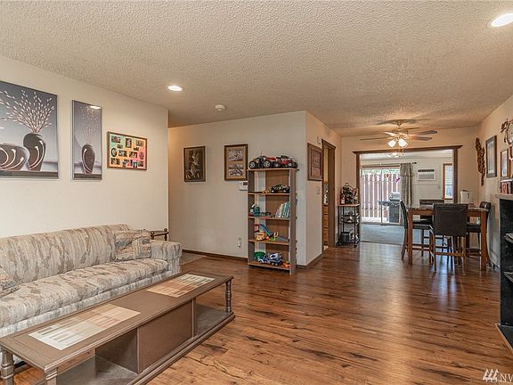 4th image of 901 Lindberg Ln