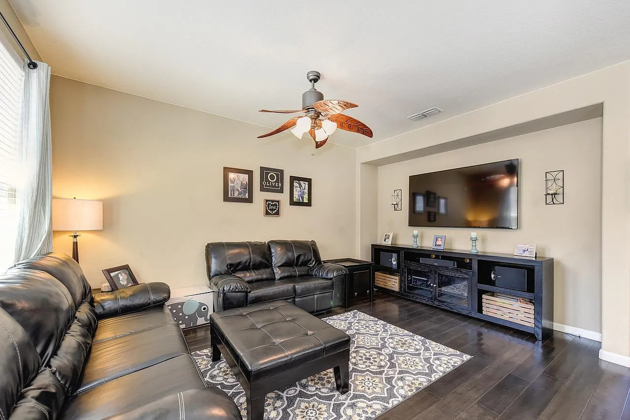 4 bed, 1998 sqft, $3,250 — Photo 3