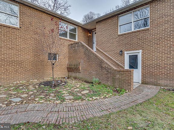 3rd image of 289 McGuire Cir