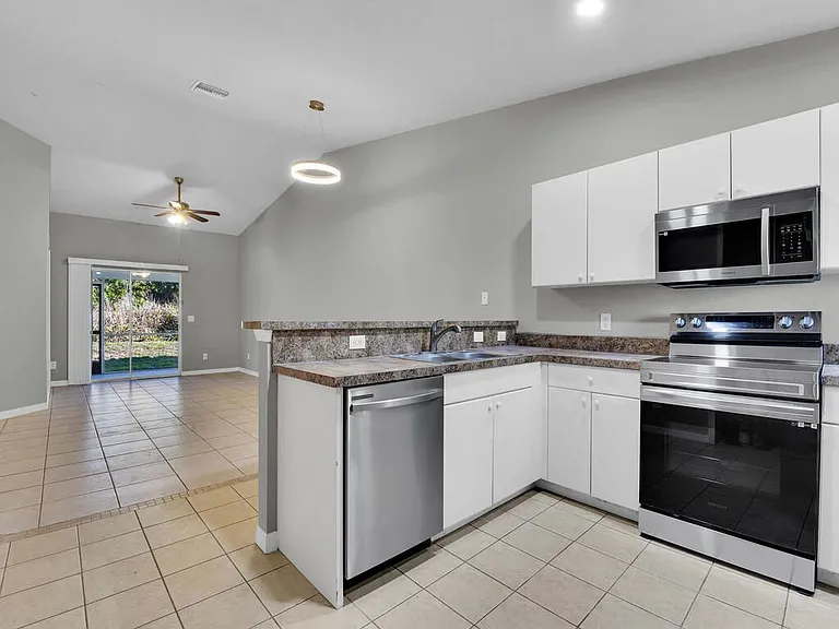 801 Meadow Rd — Photo 8