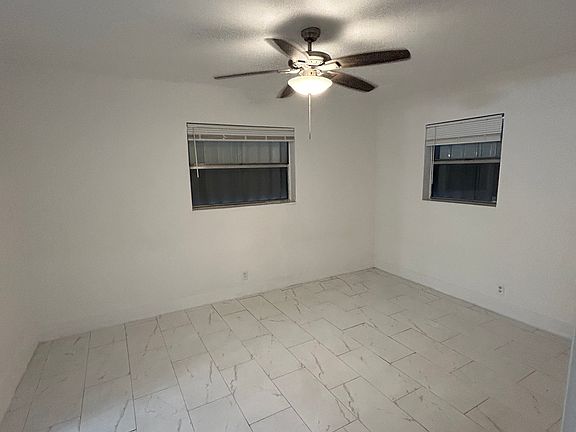 4th image of 212 SW 22nd St APT 4