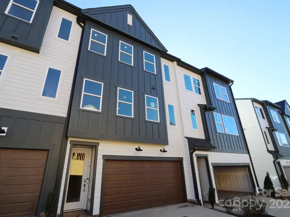 8008 Cedarsmith Ct, Charlotte, NC 28217