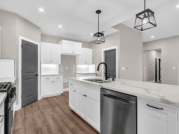 4th image of 22546 River View Dr