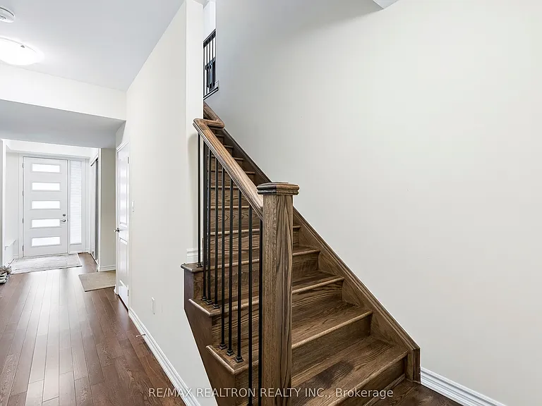 8 Thomas Frisby Jr Cres — Photo 18