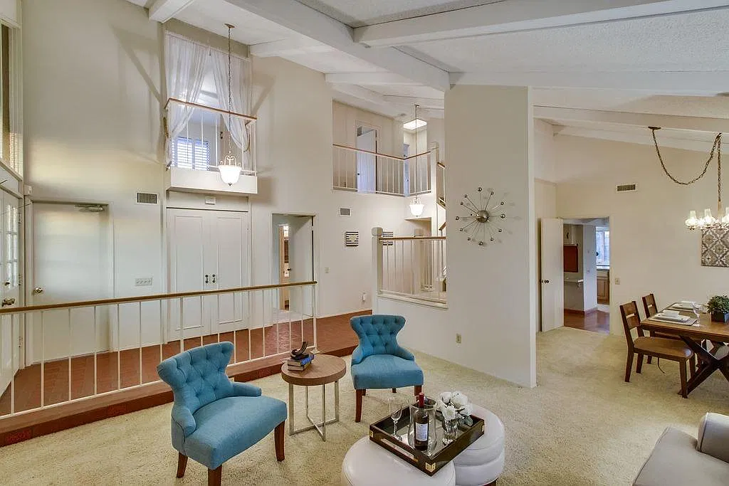 5 bed, 2241 sqft, $5,740 — Photo 4