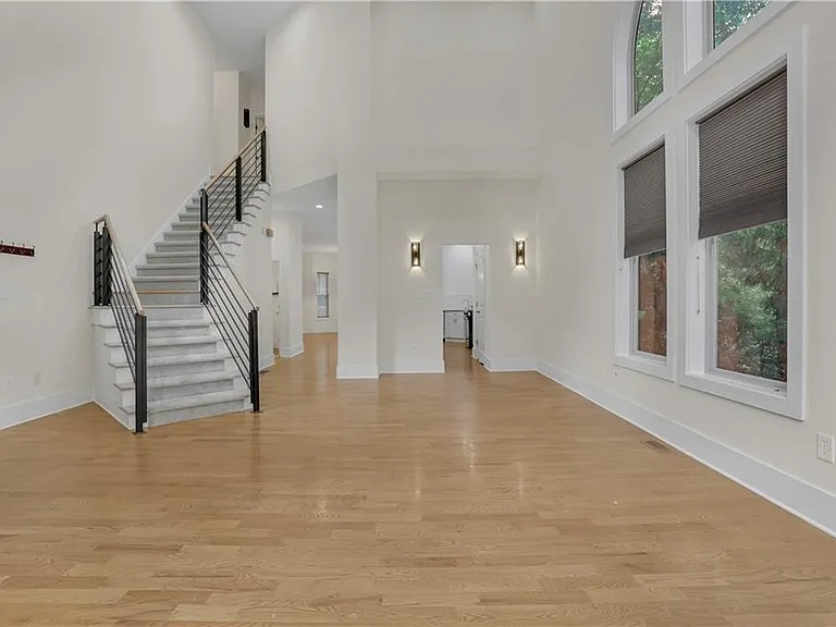 3228 Silver Lake Dr NE — Photo 3