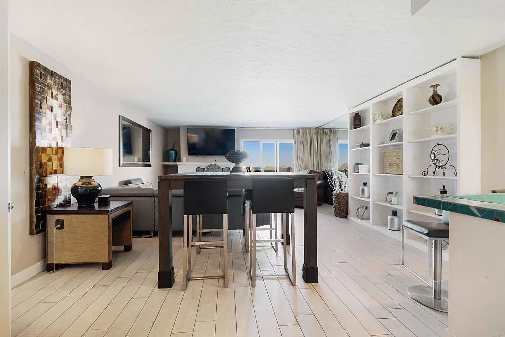 2 bed, 1222 sqft, $4,999 — Photo 2