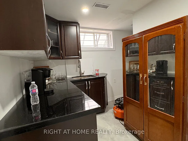 980 Midland Ave #BASEMENT — Photo 15